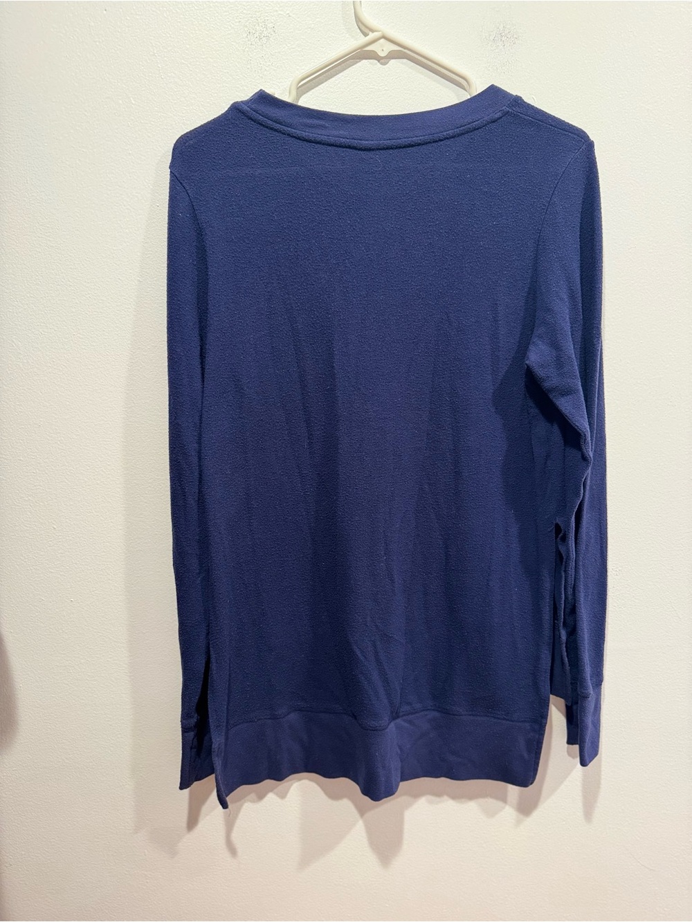 ALO Yoga Navy Relaxed Lightweight Crewneck - Picture 7 of 7